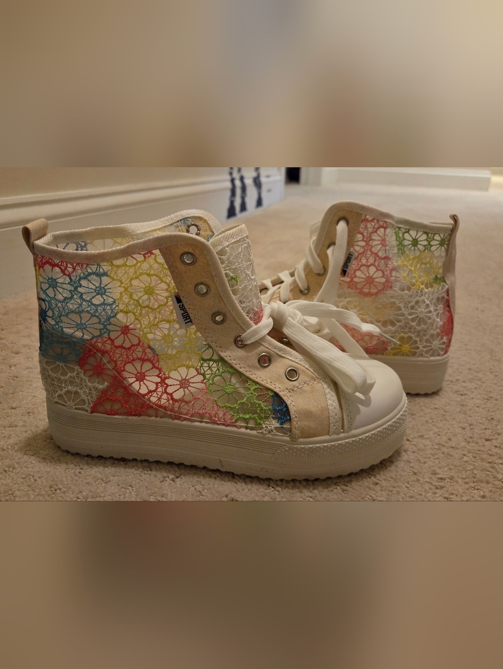 Like New Size 38 (7.5) Womens Floral Lace Sneakers